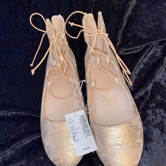 Girl’s shoes - Picture 1 of 3